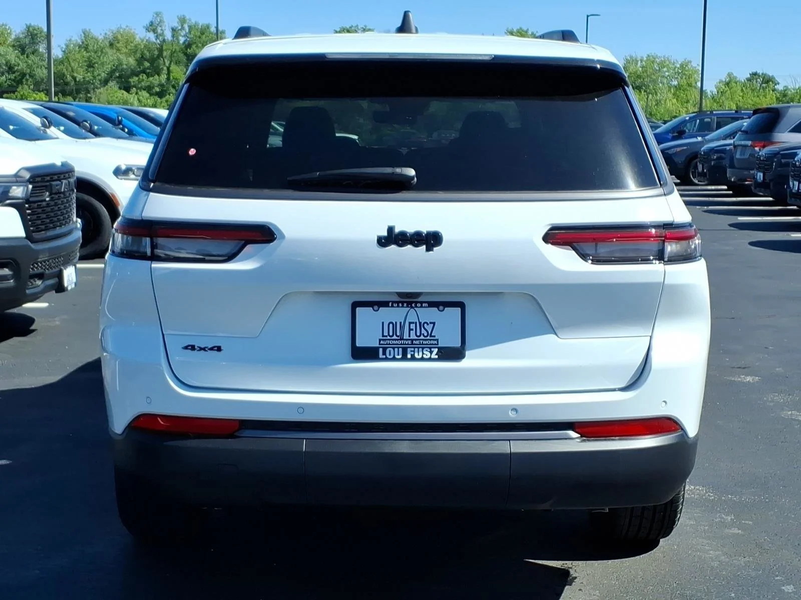 New 2026 Bright White Clear-Coat Exterior Paint Jeep Laredo image 20