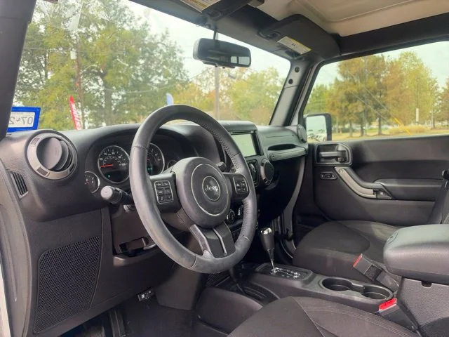 Used 2016 Silver Jeep Unlimited Sport image 18
