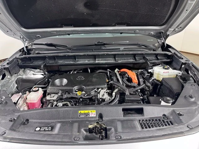 Used 2021 Silver Toyota XLE image 31