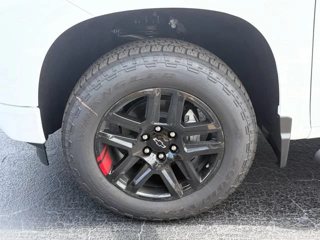 New 2026 Summit White Chevrolet RST image 15