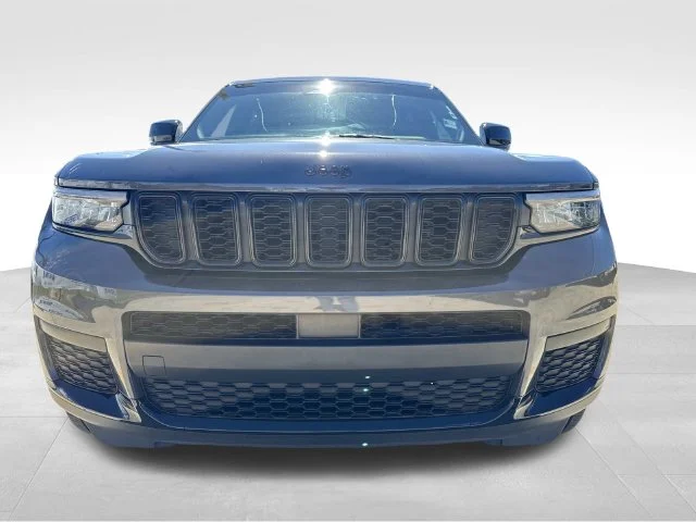 Used 2025 Gray Jeep Altitude X image 3