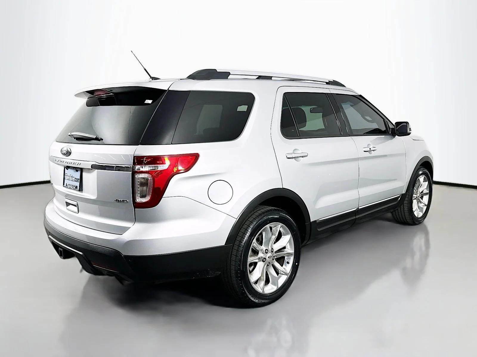 Used 2014 Silver Ford Limited image 7