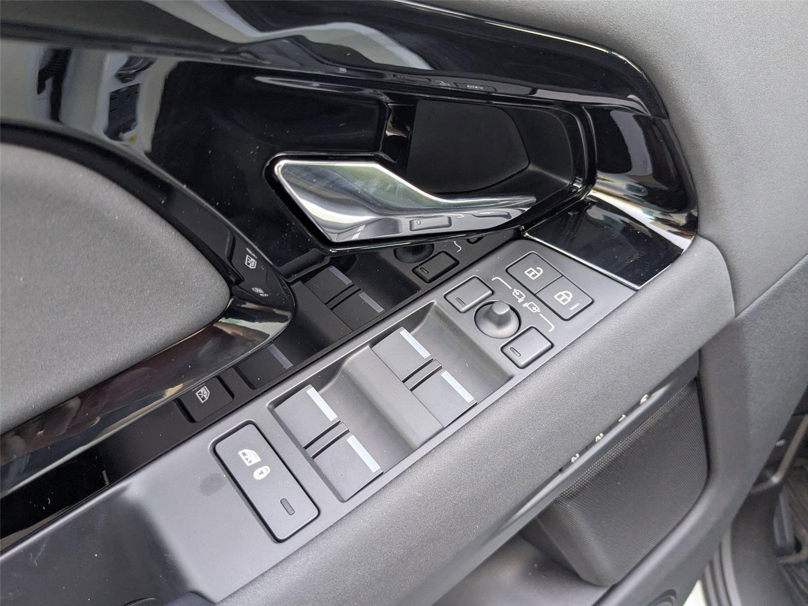 New 2026 Fuji White Land Rover Core S image 12