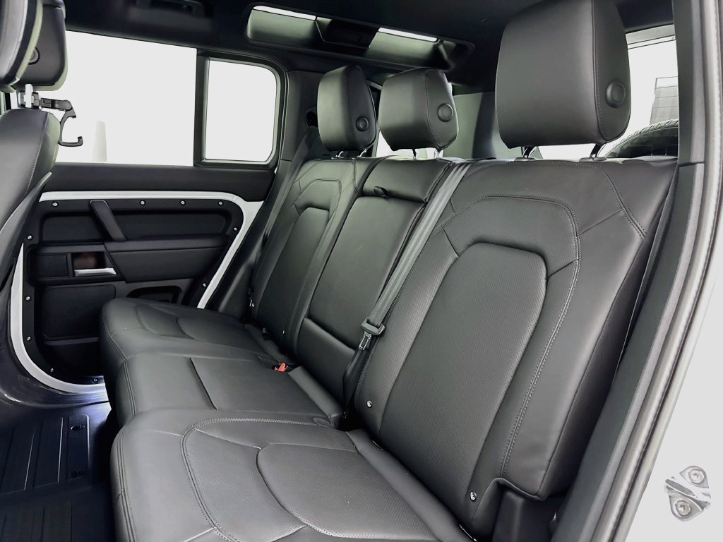 New 2026 Fuji White Land Rover X-Dynamic SE image 24