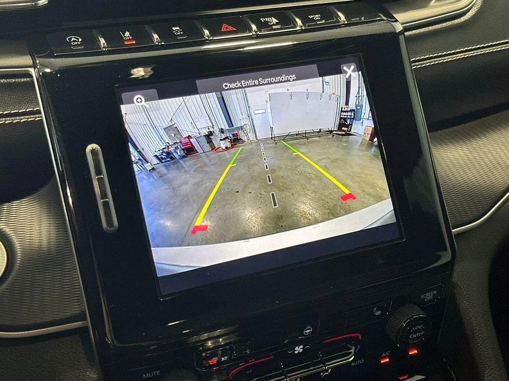 Used 2023 Silver Zynith Jeep Altitude image 20