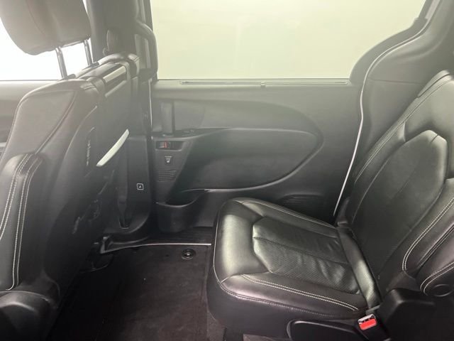 Used 2022 White Chrysler Touring L image 14