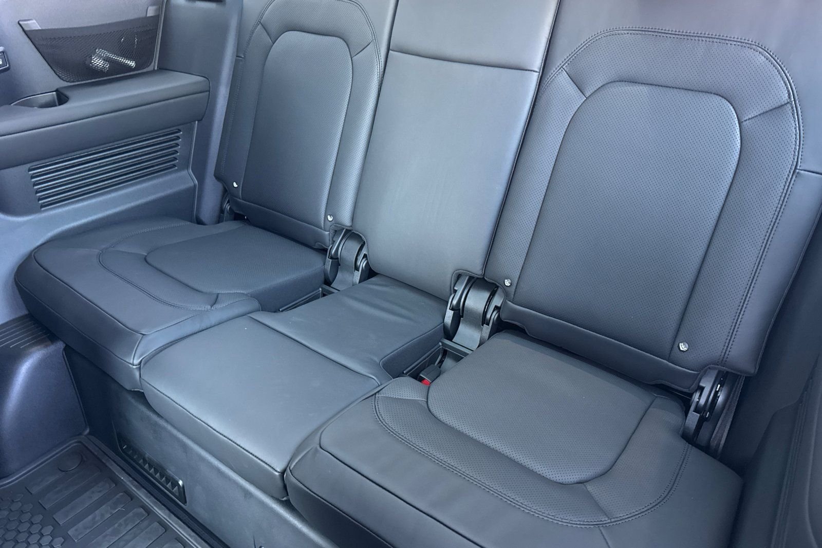 New 2026 Borasco Grey Land Rover X-Dynamic SE image 16
