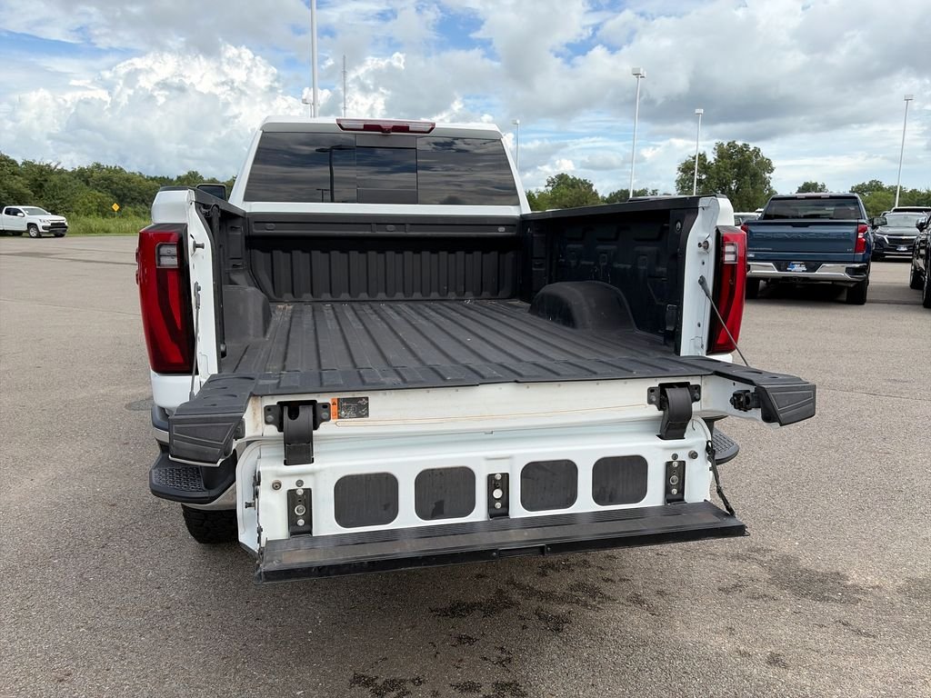 Used 2025 White GMC SLT image 27