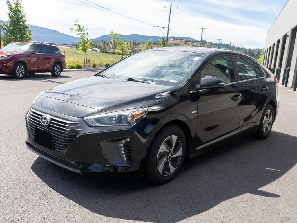 Used 2017 Black Hyundai SEL image 3