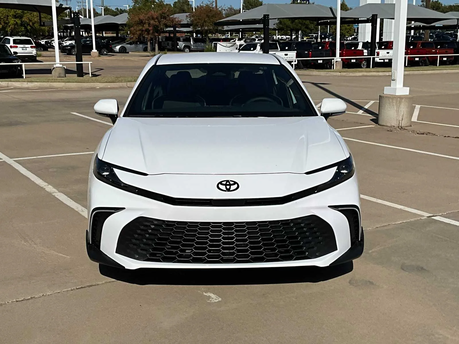 2026 Toyota Camry SE - Photo 3