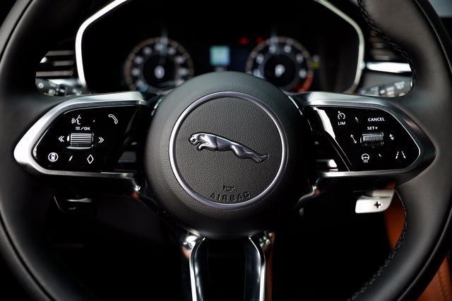 2026 Jaguar F-Pace R-Dynamic S - Photo 34
