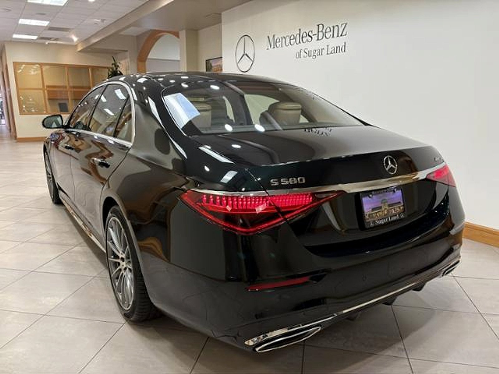 New 2026 Emerald Green Metallic Mercedes-Benz S 580 image 24