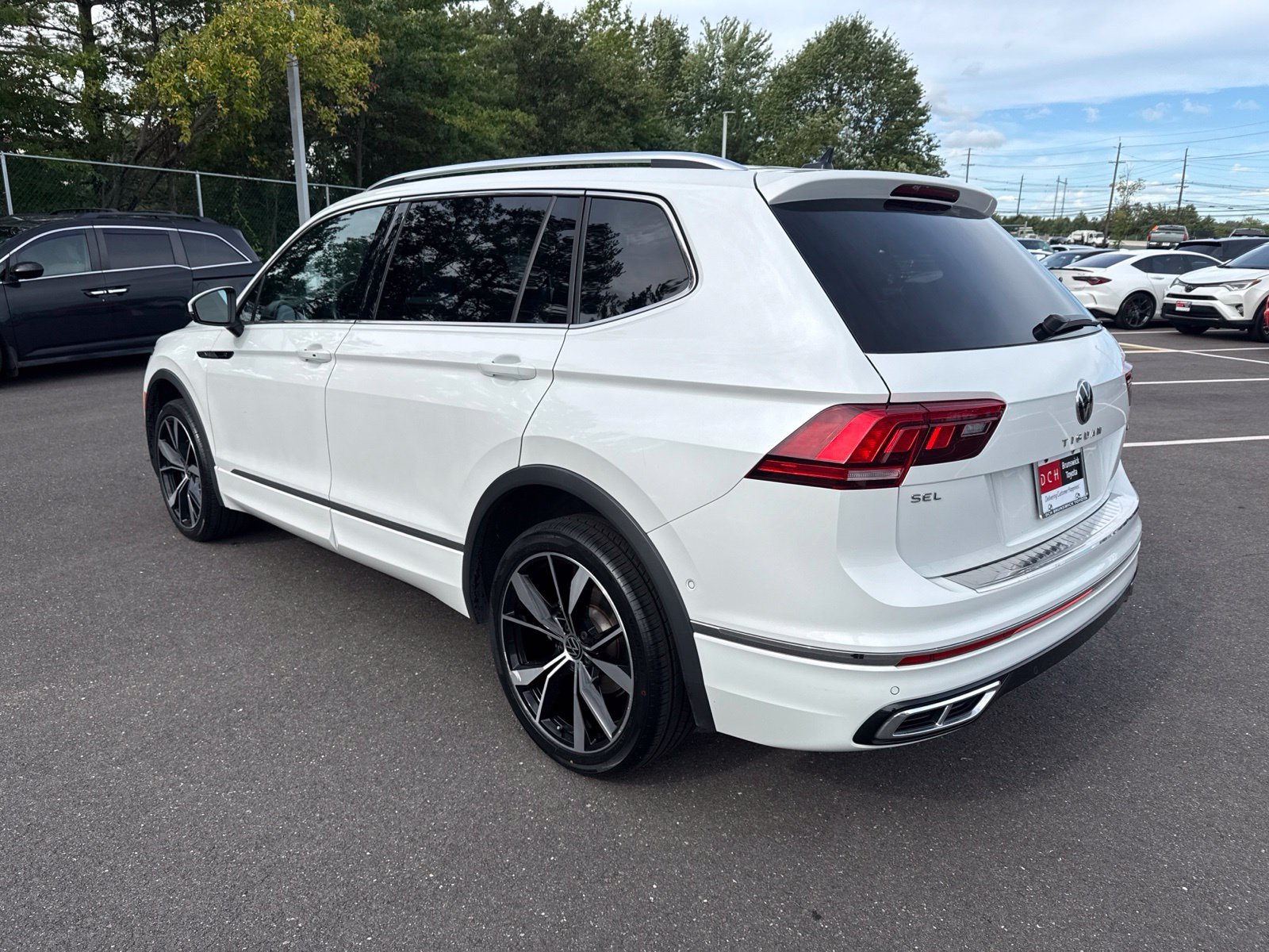 Used 2022 White Volkswagen 2.0T SEL R-Line image 7