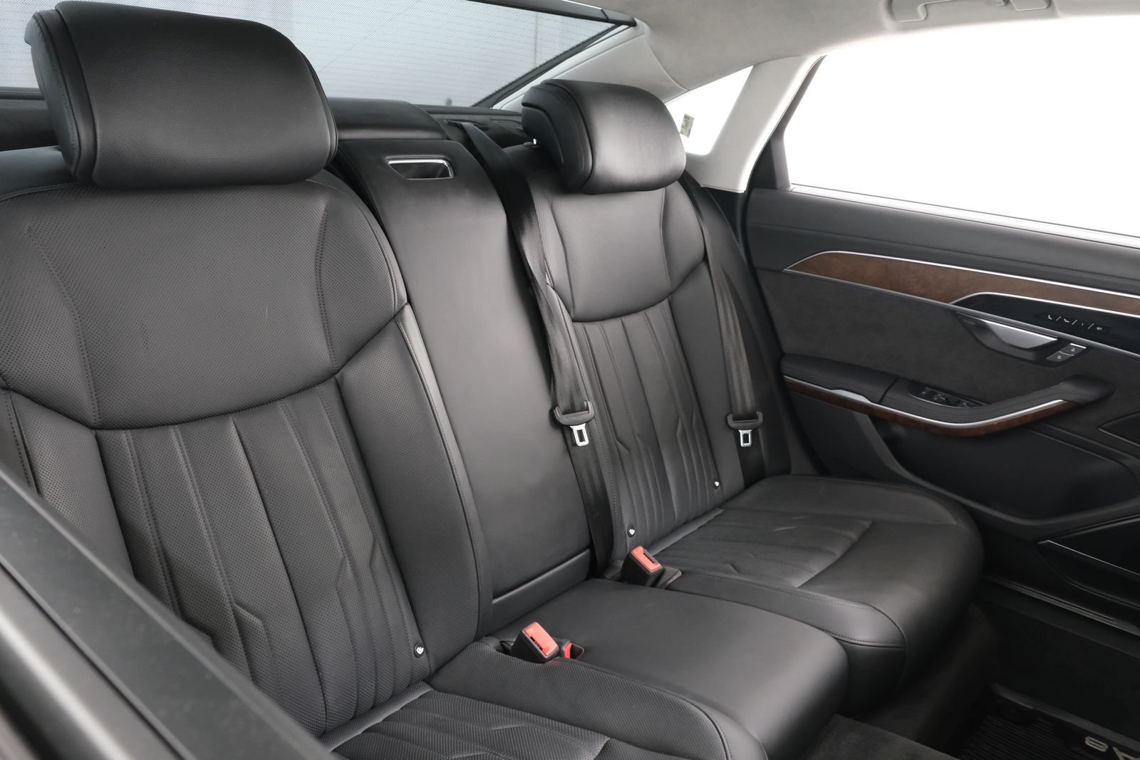 Used 2021 Black Metallic Audi 4.0 image 40