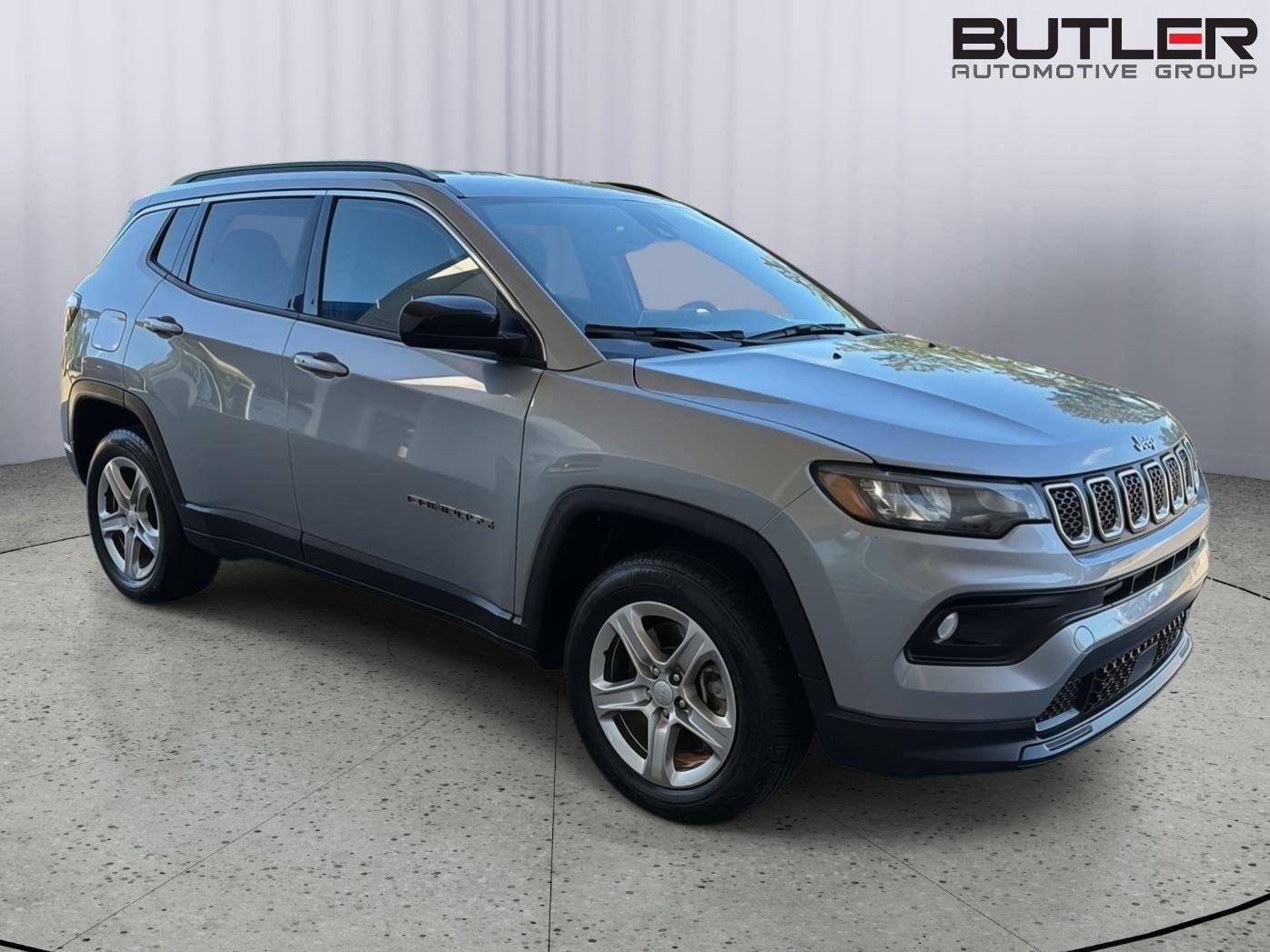 Used 2024  Jeep Latitude image 8