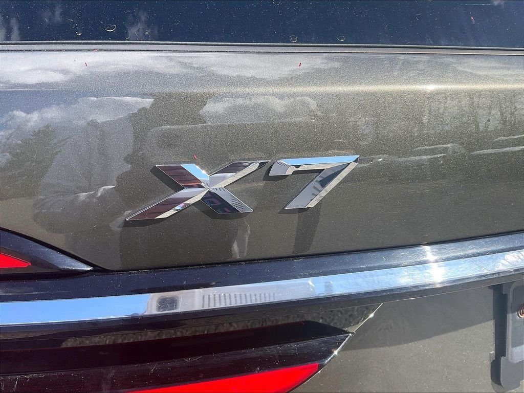Used 2024 Green BMW xDrive40i image 29
