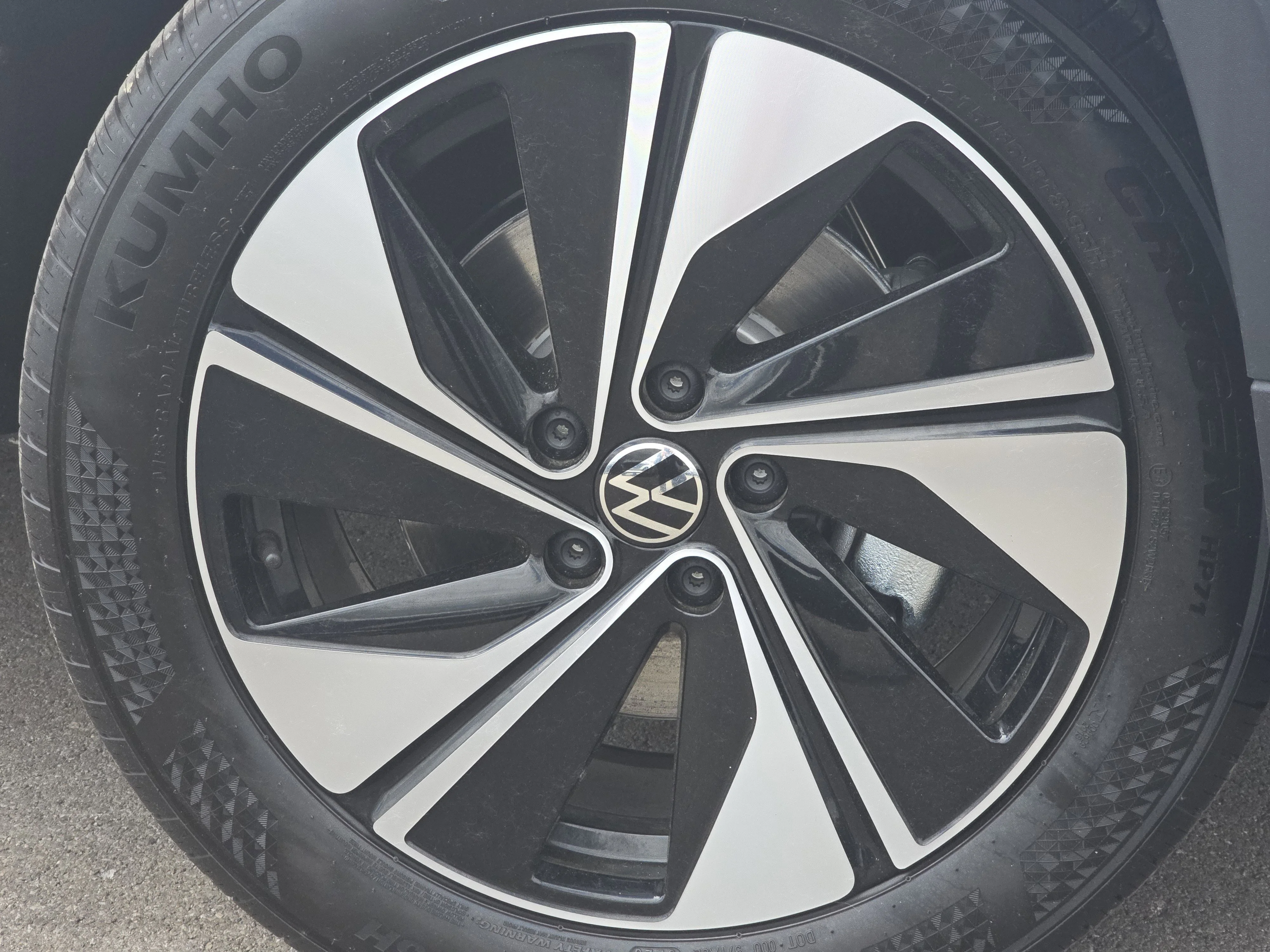 New 2026 Pure White Volkswagen SE image 15