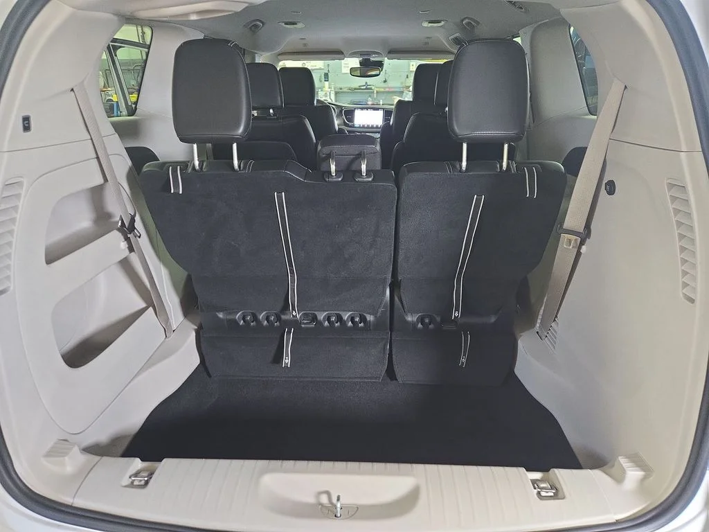 Used 2024 White Chrysler Touring L image 19