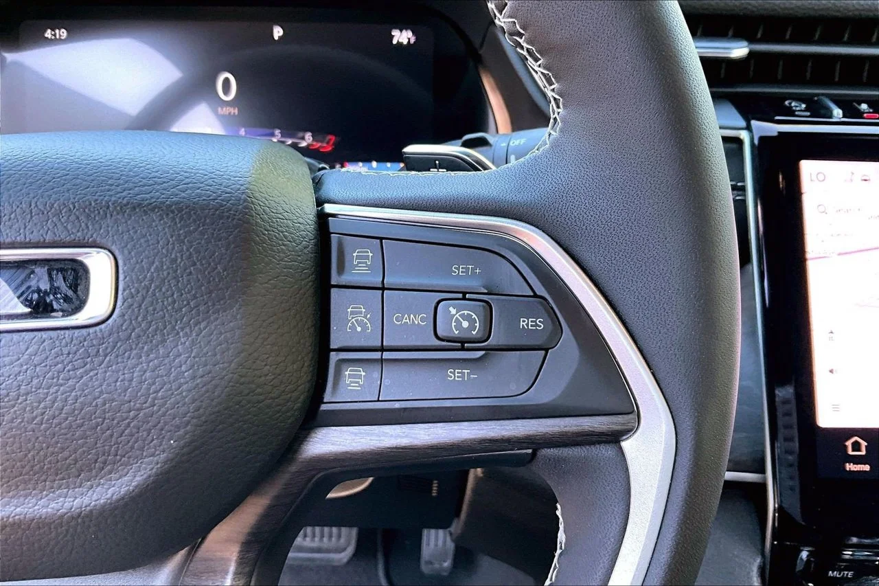 Used 2025 Gray Jeep Limited image 28