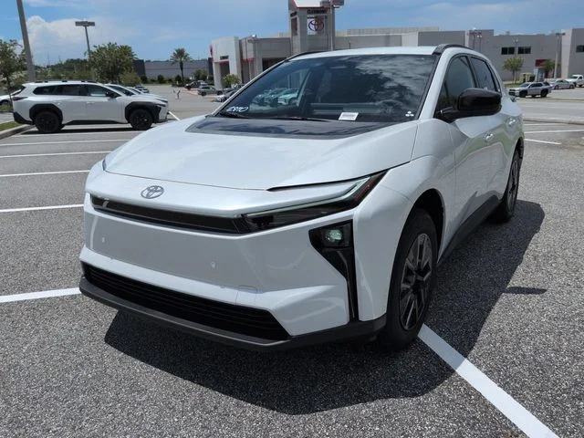 New 2026 Wind Chill Pearl Toyota XLE image 8