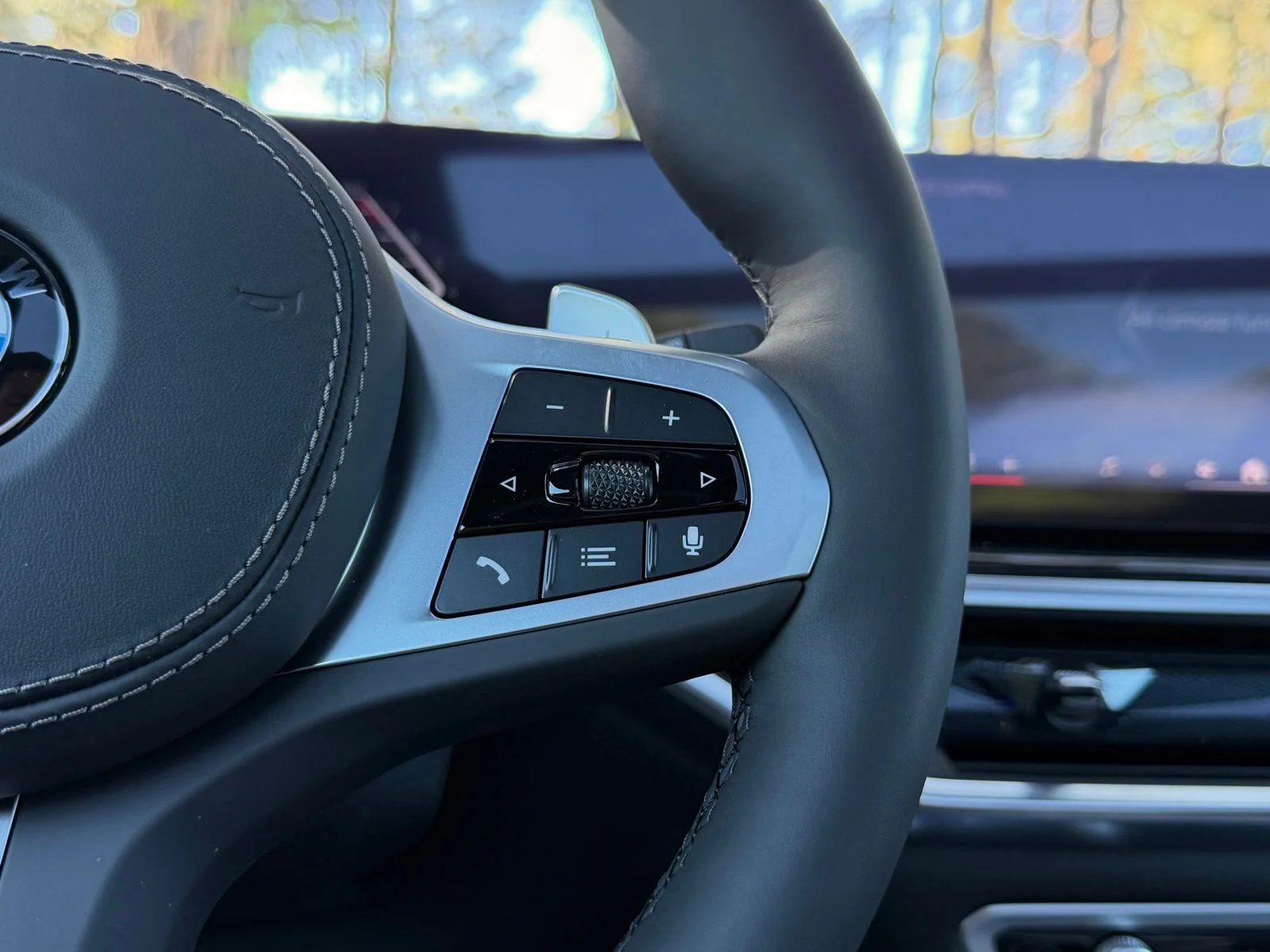 New 2026 Mineral White Metallic BMW xDrive40i image 26