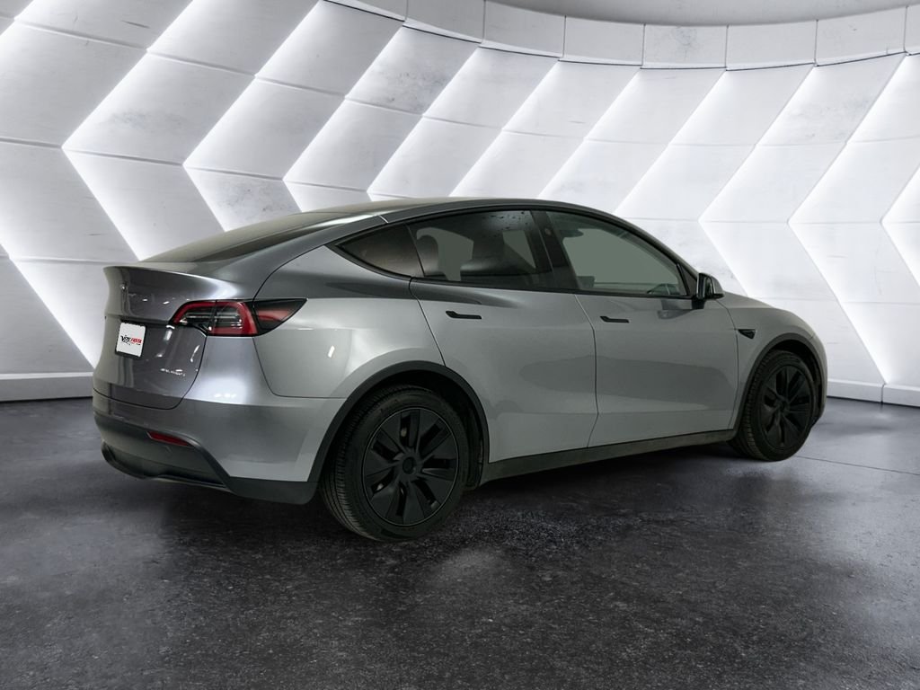 Used 2025  Tesla Long Range image 4