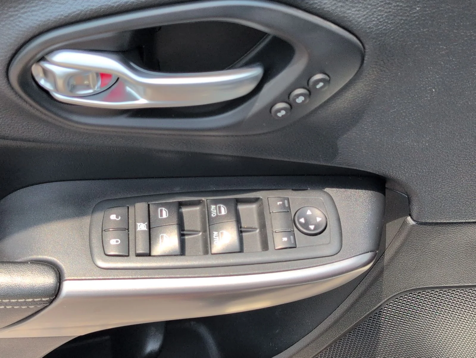 Used 2019 White Jeep Overland image 16