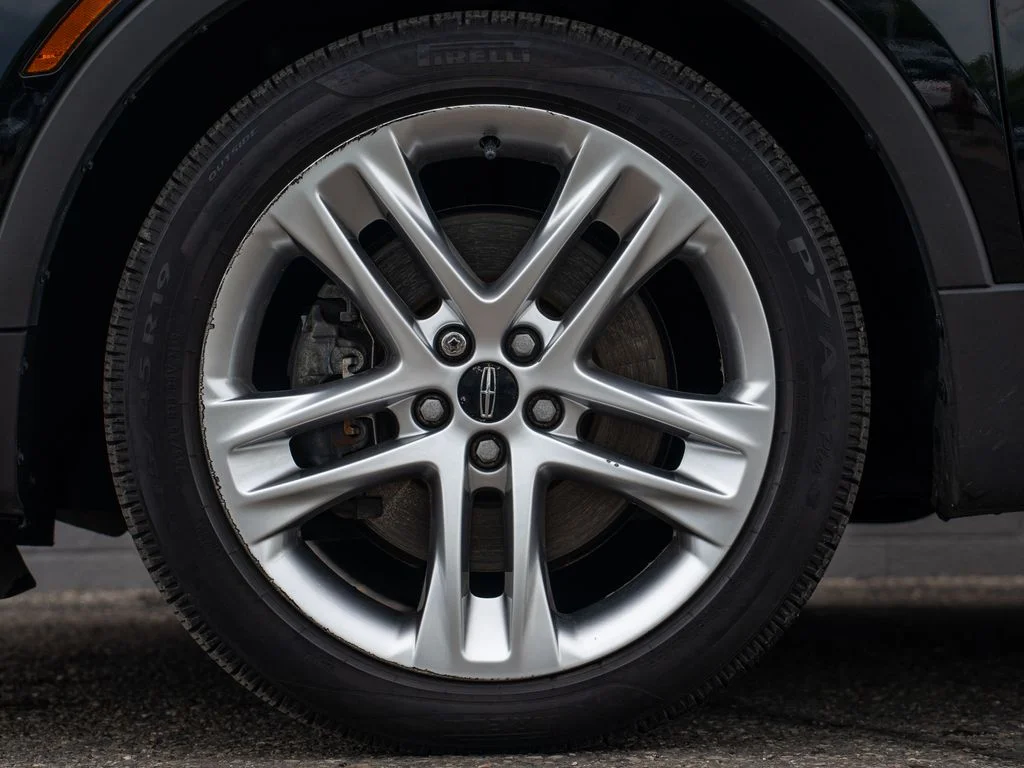 Used 2017 Black Lincoln Reserve image 12