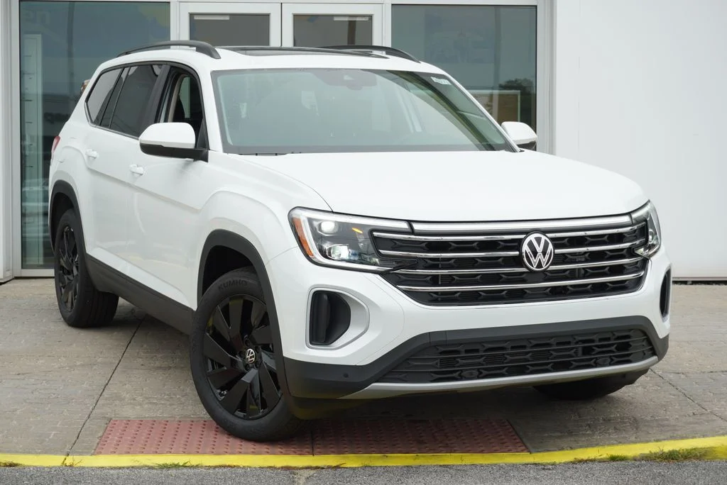 New 2026 White/off-white Volkswagen 2.0T SE w/Technology image 4