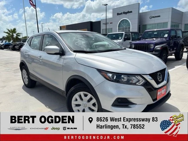 Used 2020 Silver Nissan S image 1