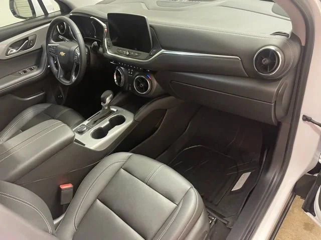 Used 2024 Summit White Chevrolet 3LT image 17