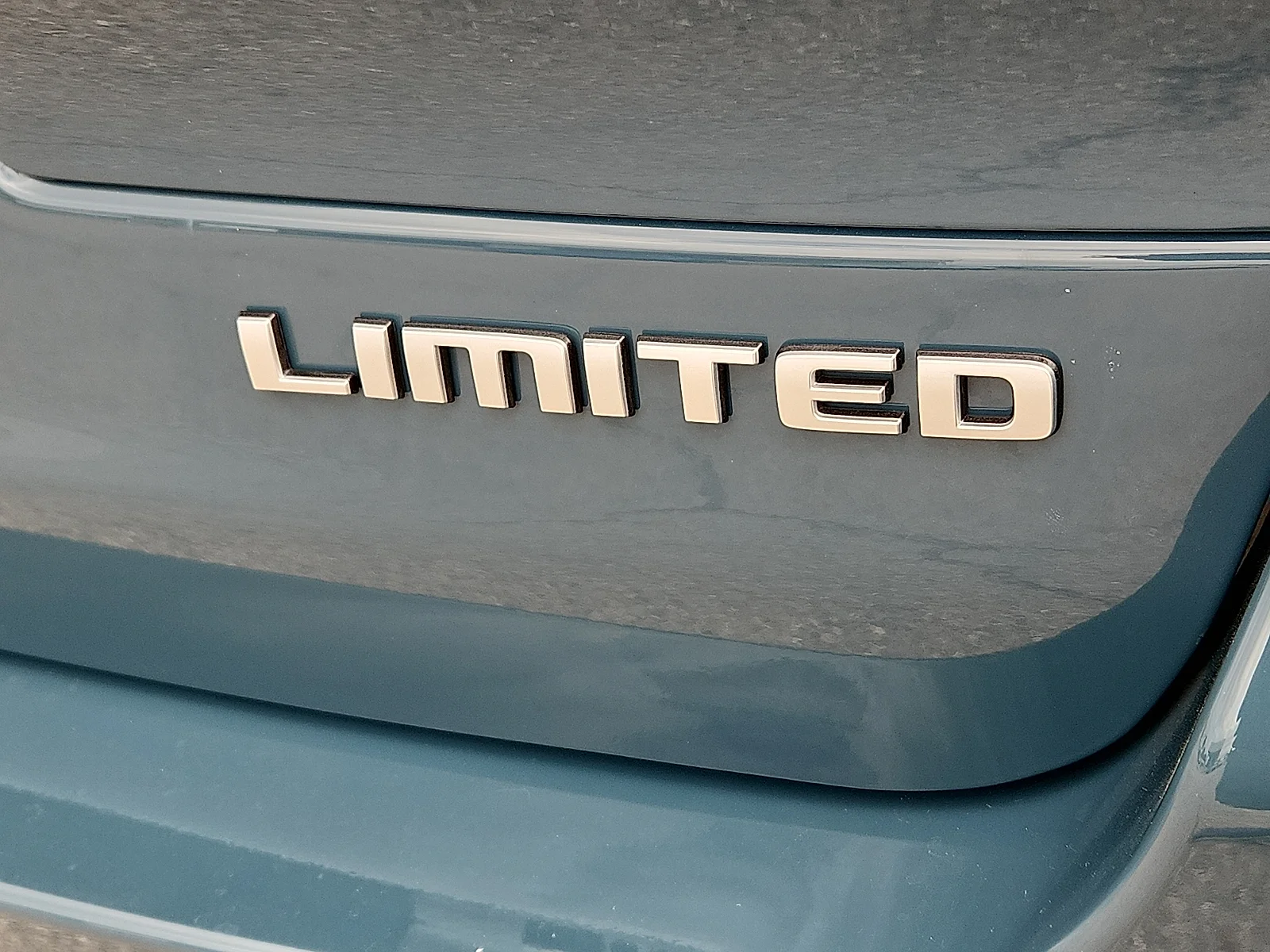 New 2027 Steel Blue Paint Jeep L LIMITED 4X4 image 7