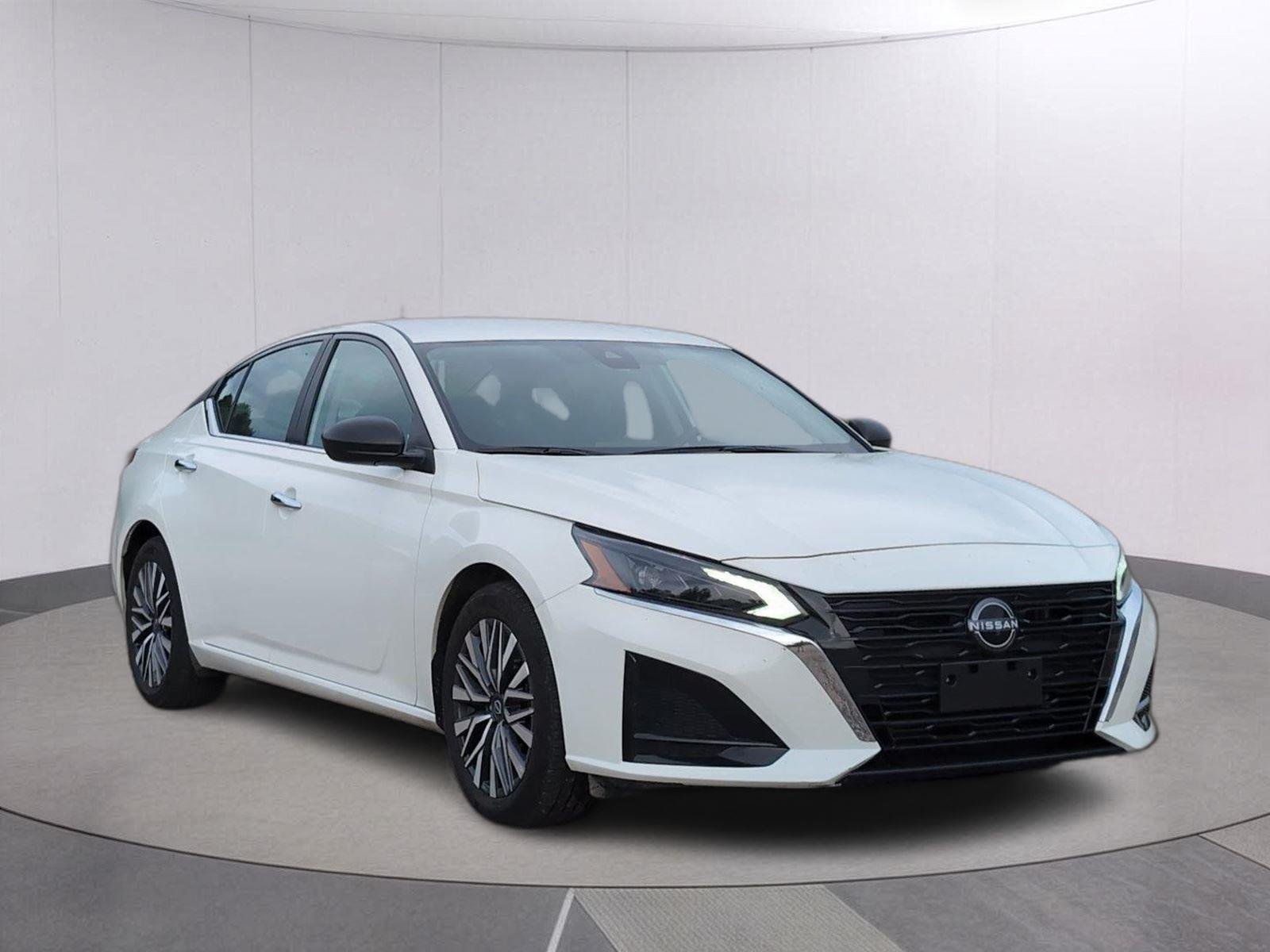2025 Nissan Altima SV - Photo 9