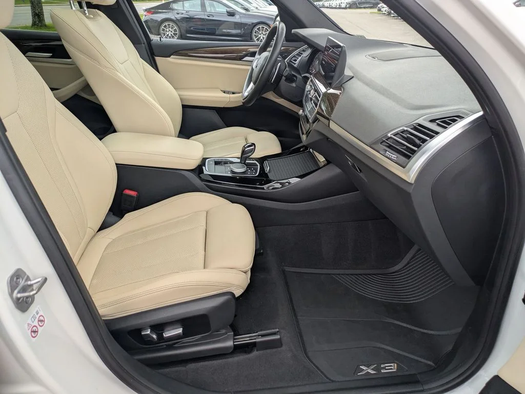 Used 2023 White BMW sDrive30i image 23
