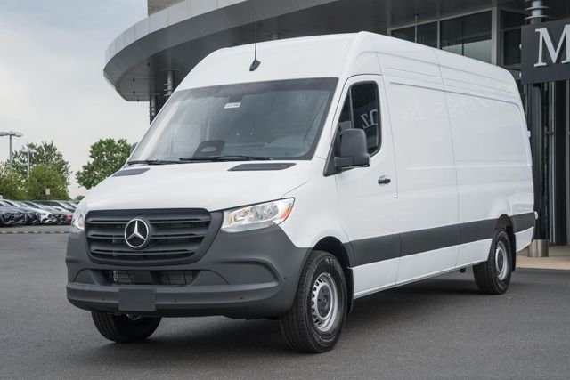 New 2026 Arctic White Mercedes-Benz Cargo 170 WB image 3