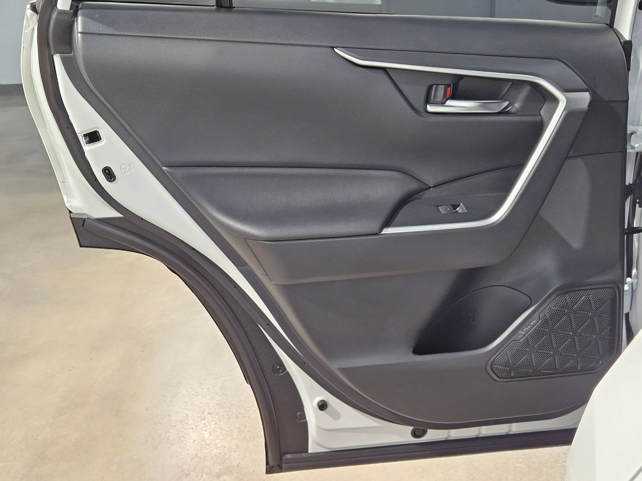 Used 2024 Wind Chill Pearl Toyota Hybrid XLE Premium image 35