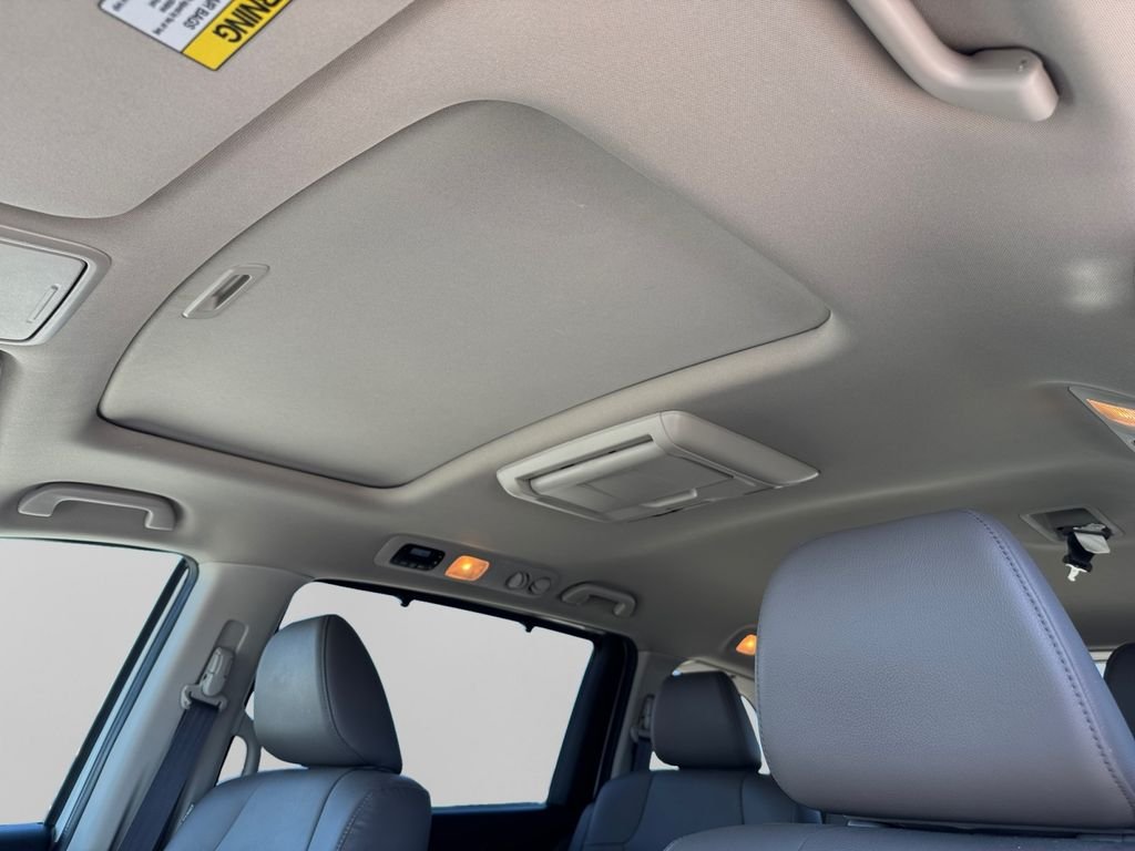 Used 2014 White Diamond Pearl Honda Touring image 4