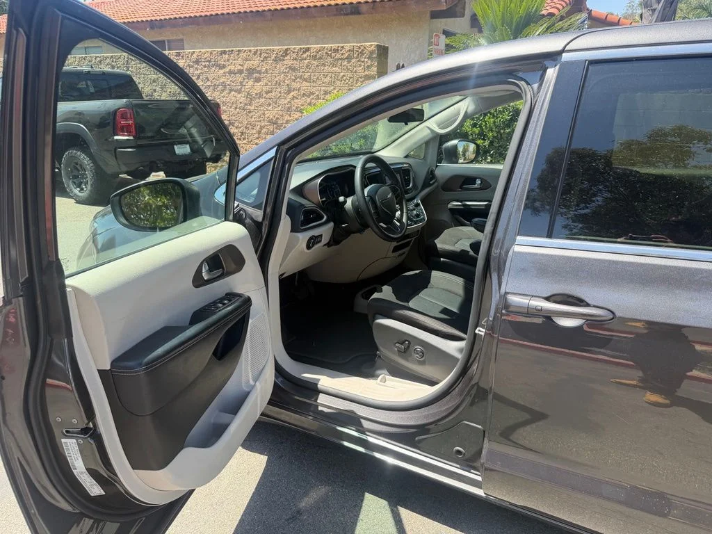 Used 2022 Gray Chrysler LX image 16