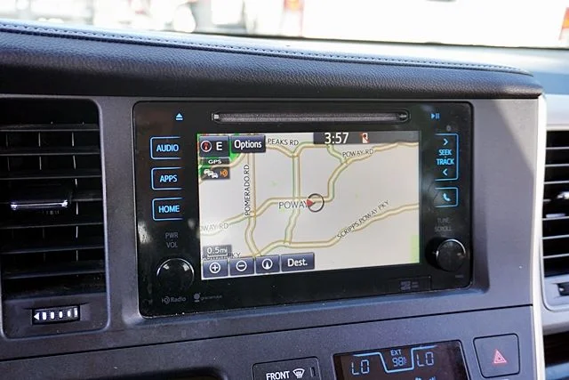Used 2015 White Toyota XLE image 27