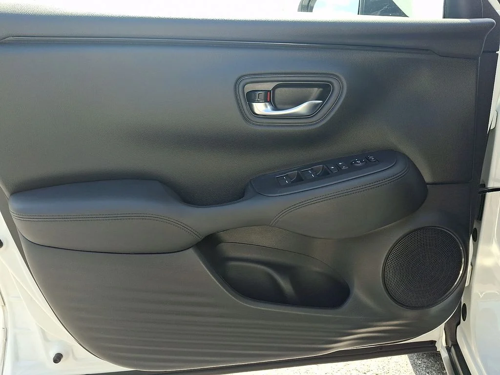 Used 2025  Honda LX image 12