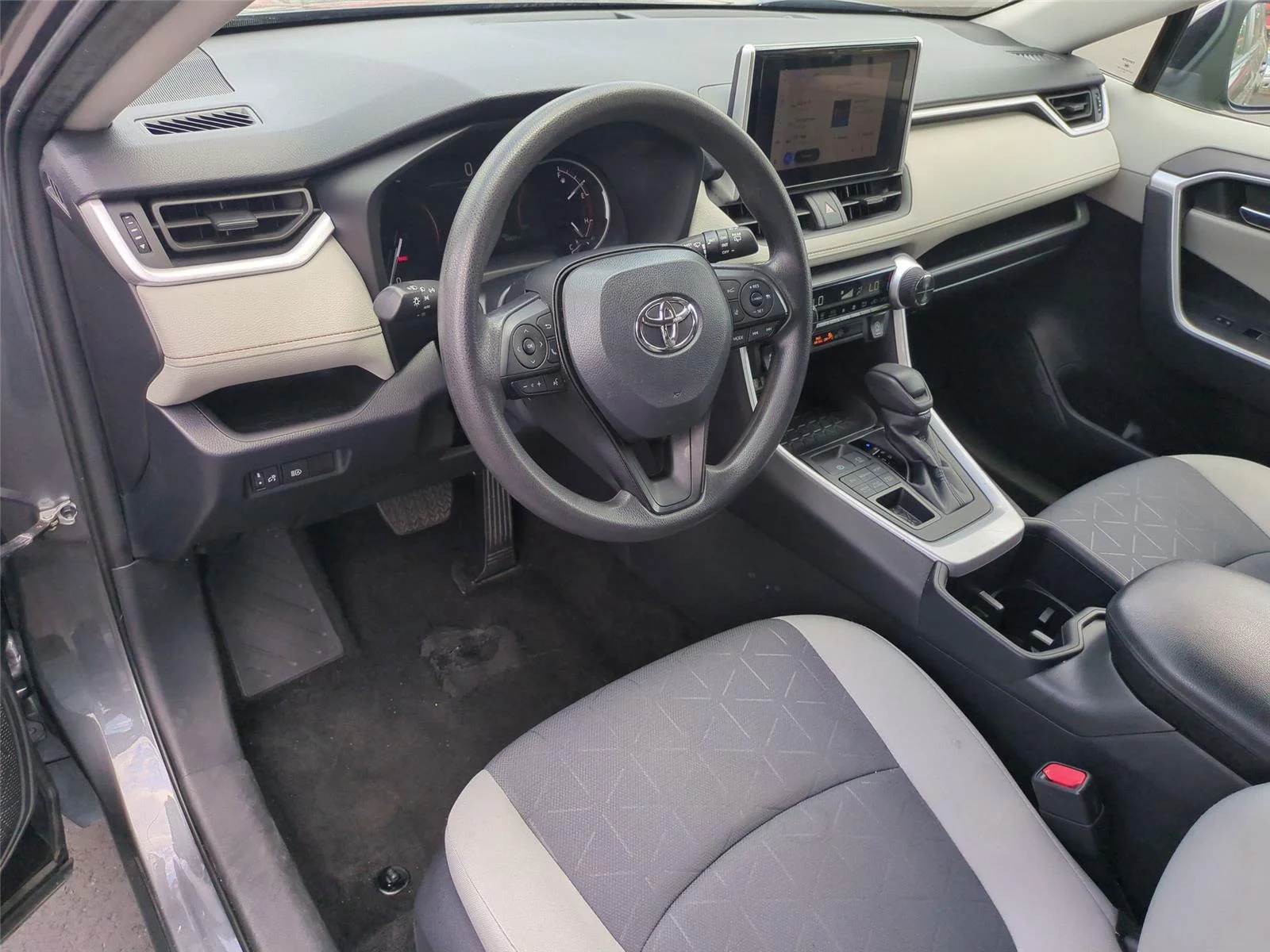 2024 Toyota RAV4 XLE - Photo 29