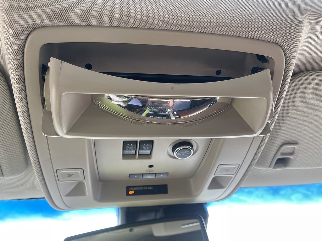 Used 2015 WHITE DIAMOND TRICOAT Chevrolet LTZ image 40