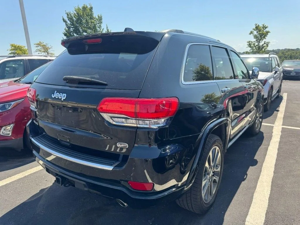 Used 2018 Diamond Black Crystal Pearlcoat Jeep Overland image 2