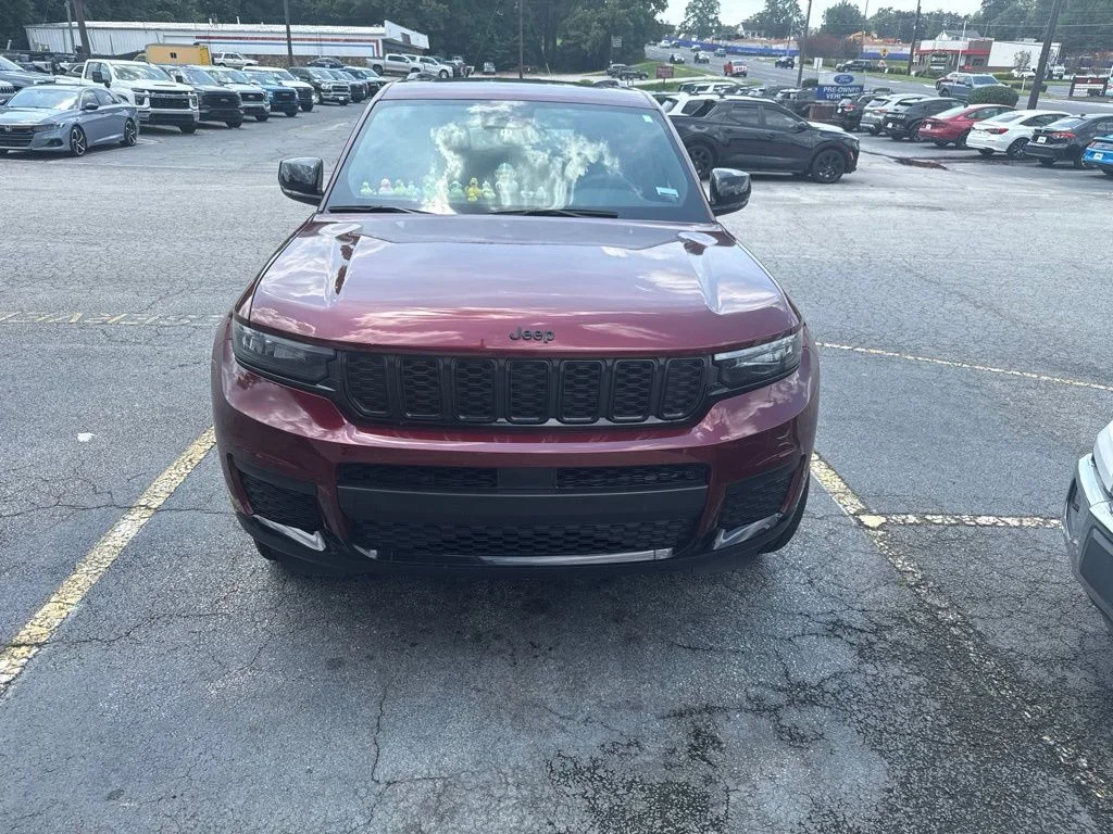 Used 2023 Red Jeep Altitude image 1
