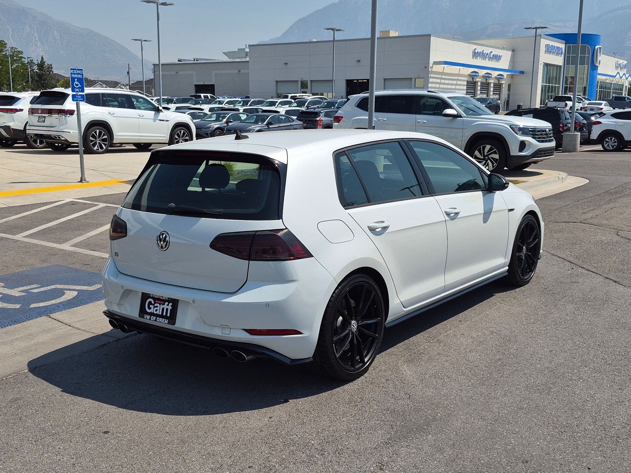 Used 2019 Oryx White Pearl Volkswagen DCC & Navigation 4Motion image 3