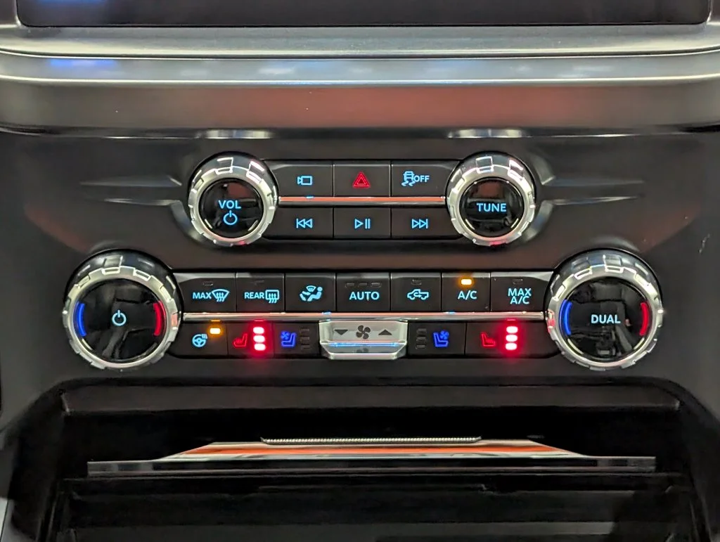 New 2027 Oxford White Ford F-350® Lariat® image 6