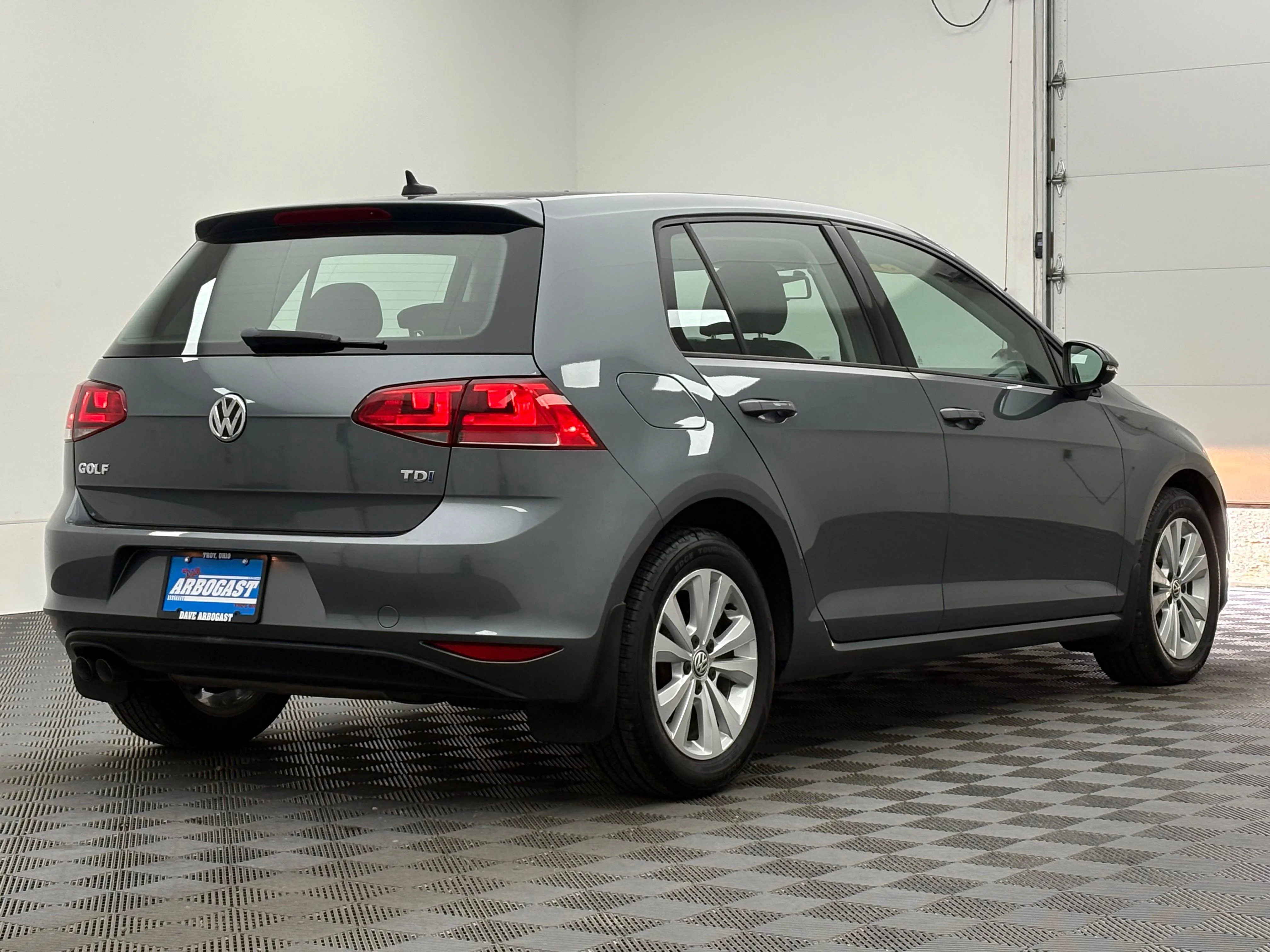 Used 2015 Platinum Gray Metallic Volkswagen TDI S 4-Door image 5