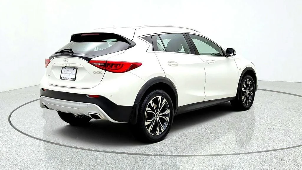 Used 2018 Majestic White INFINITI 2018.5 ESSENTIAL AWD image 5