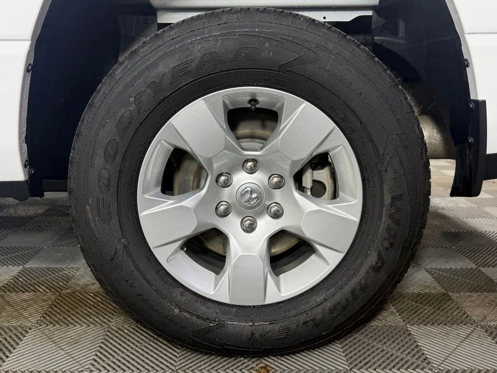 Used 2024 White Ram Big Horn/Lone Star image 23