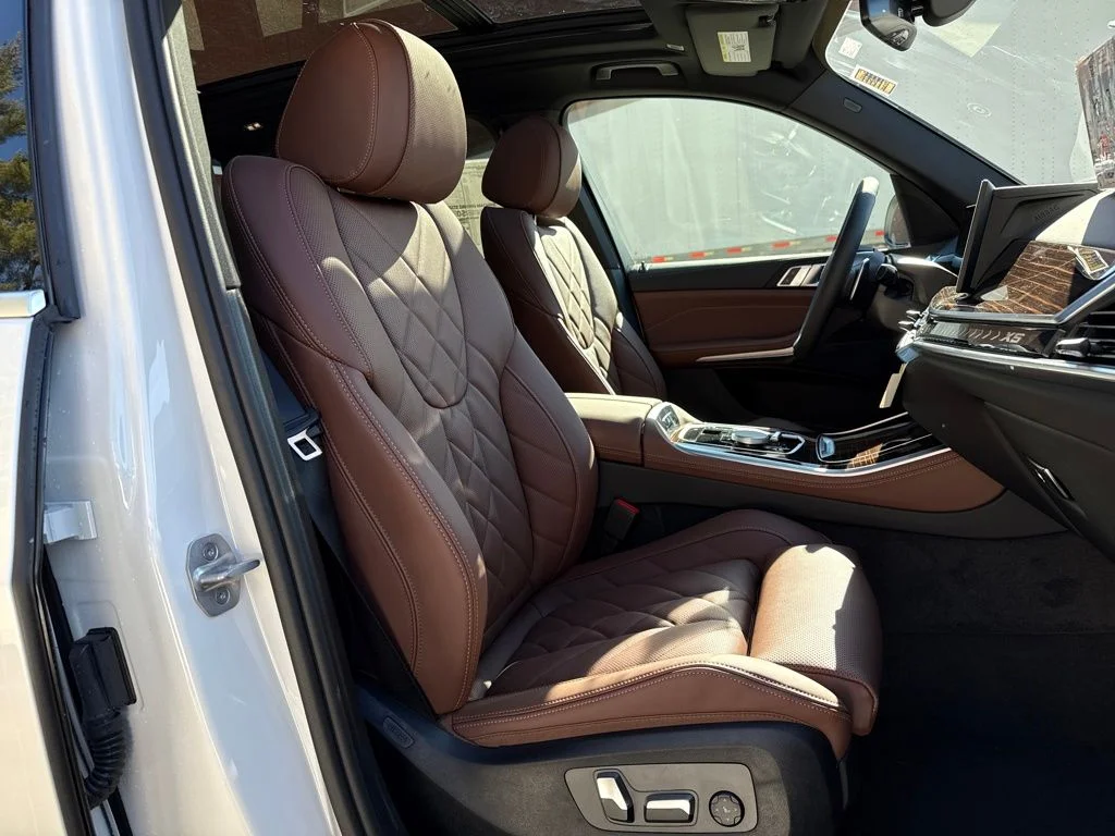 New 2026 White BMW xDrive40i image 25